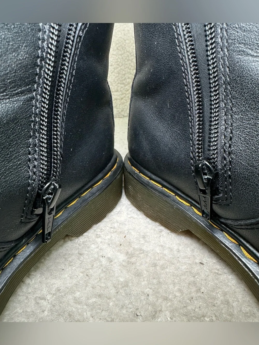Dr. Martens 2976 J Black Leather Chelsea Boots Women’s 5 Men’s 4 Unisex Boy Girl